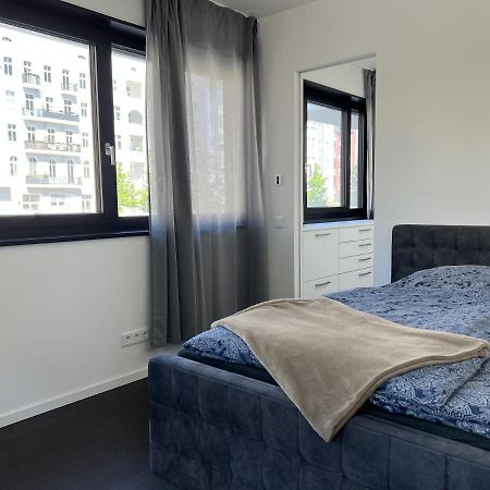 Luxury Waterfront Apartment Berlin Bagian luar foto