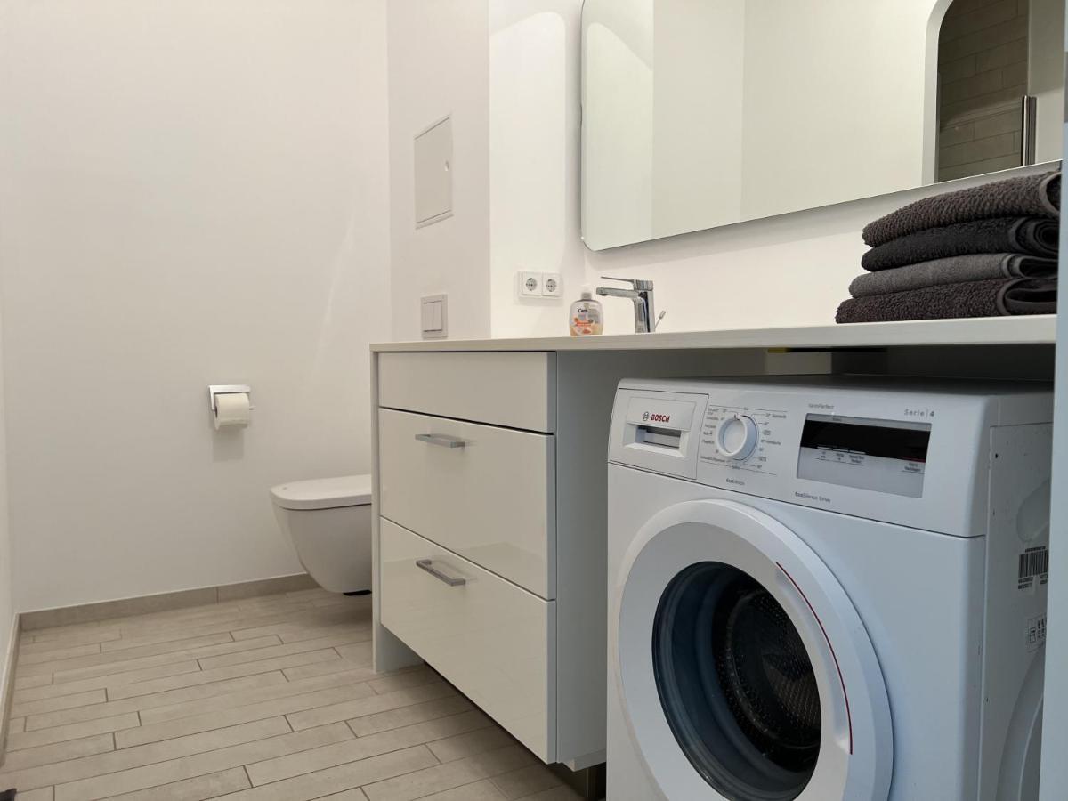 Luxury Waterfront Apartment Berlin Bagian luar foto