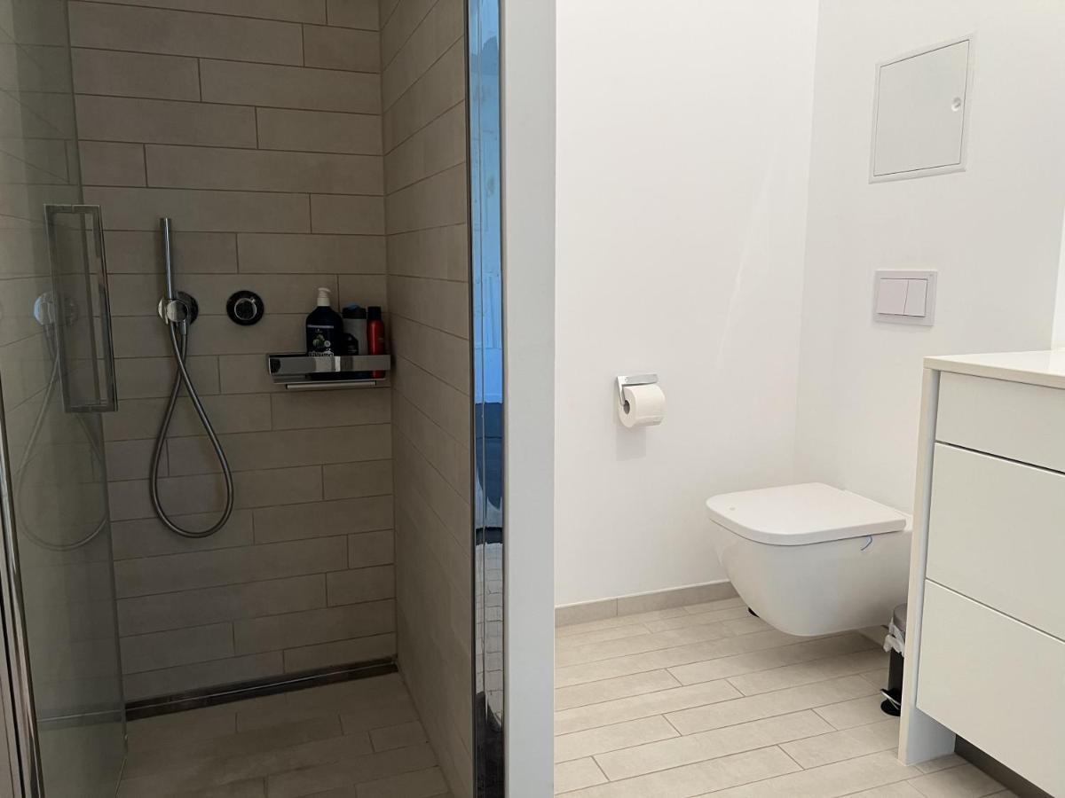 Luxury Waterfront Apartment Berlin Bagian luar foto