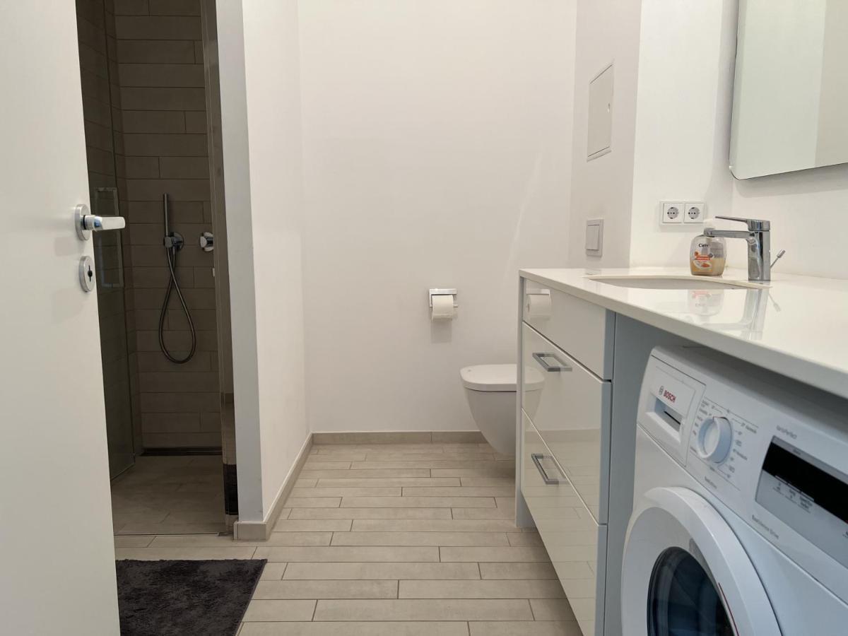 Luxury Waterfront Apartment Berlin Bagian luar foto
