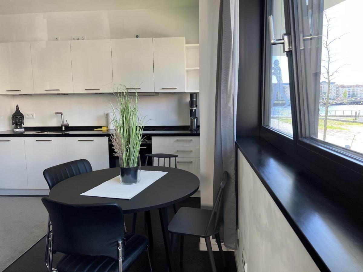 Luxury Waterfront Apartment Berlin Bagian luar foto